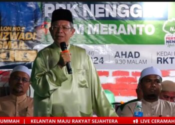 SAIFUDDIN Abdullah semasa menyampaikan ceramah di Unit Daerah Mengundi (UDM) Meranto, Gua Musang, Kelantan malam tadi.