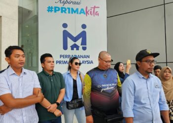 PEMBELI rumah hadir ke ibu pejabat Perbadanan PR1MA Malaysia (PR1MA) bagi mendapatkan jawapan tentang projek perumahan yang tertangguh sejak tujuh tahun lalu.