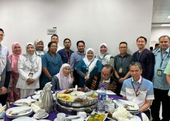 ANWAR Ibrahim mengucapkan terima kasih kepada seluruh warga Hospital Sultan Idris Shah (HSIS), Serdang; Hospital Putrajaya dan Hospital Kuala Lumpur yang merawat beliau. -FACEBOOK ANWAR IBRAHIM