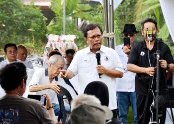 MOHD. Shafie Apdal semasa berucap pada Jelajah Presiden Warisan di Sepanggar, Kota Kinabalu semalam