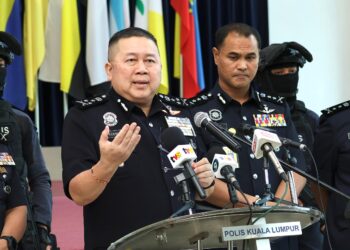 Datuk Seri Khaw Kok Chin pada sidang akhbar di Ibu Pejabat Polis Kontinjen (IPK) Kuala Lumpur, di sini hari ini. UTUSAN/ NURUL NAJWA HASRAN