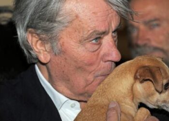 ALAIN Delon bersama anjing peliharaan.-AGENSI