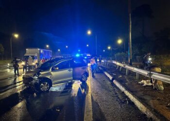 KEMALANGAN melibatkan sebuah kereta Perodua Myvi dan kereta Proton Persona di Kilometer 258.1 Lebuh Raya Utara Selatan arah Selatan dekat Seremban di sini awal pagi tadi-GAMBAR/IHSAN POLIS.