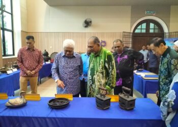 ABDUL Kader Md. Ali (tengah) bersama Ahmad Fuzi Abdul Razak (dua dari kiri) pada Majlis Pelancaran Kemerdekaan kali ke-67 anjuran Peradaban Pulau Pinang di George Town, Pulau Pinang hari ini