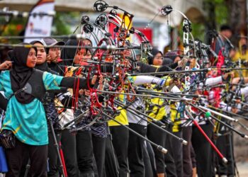 Para atlet bersaing dalam acara Memanah Compound 50 Meter Individu PADA Sukan Malaysia (SUKMA) 2024. UTUSAN/MUHAMAD IQBAL ROSLI