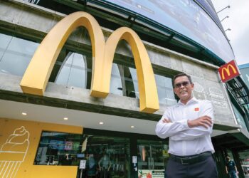 Sebagai pemilik McDonald’s Malaysia, Azmir Jaafar bertekad untuk terus membantu rakyat negara ini dengan menyediakan peluang kerja dan ekonomi.