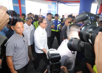 Perdana Menteri Datuk Seri Anwar Ibrahim hadir sempena Majlis Penutup Program Madani Zon Selatan 2024 Setahun Ekonomi Madani di Dataran UTM, Skudai, Johor Bahru disini. UTUSAN/RAJA JAAFAR ALI