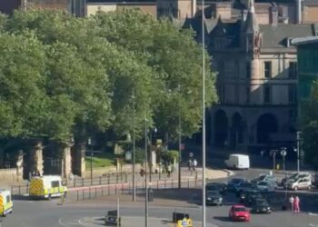 Suasana di sekitar St. Andrew Gardens, Liverpool iaitu salah satu  lokasi rusuhan yang tercetus sejak  Sabtu lalu.