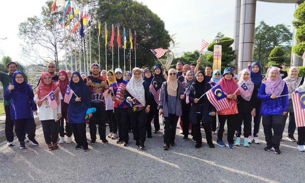 Brisk Walk Fun UiTM mulakan sambutan bulan kemerdekaan