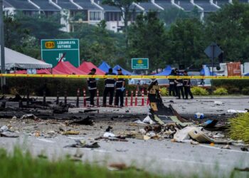 Keadaan pesawat Beechcraft Premier 1 yang berkecai dalam nahas di Elmina Central Park, Seksyen U16, Shah Alam pada 17 Ogos tahun lalu.