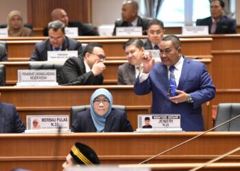 MUHAMMAD Sanusi Md. Nor ketika berucap dalam Mesyuarat Kedua Penggal Kedua Sidang DUN Kedah, semalam.