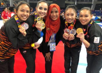 NURUL Fatiha (tengah) bimbang dengan ketandusan atlet pelapis dalam sukan gimnastik ketika ini.