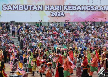 SAMBUTAN Hari Kebangsaan 2024 berlangusung meriah di Dataran Putrajaya. - UTUSAN/AMIR KHALID