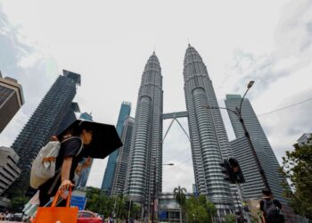 DISEBALIK mengekalkan nama Malaysia di persada dunia, perlu adanya barisan pemimpin yang memikul tanggungjawab dengan amanah untuk menjaga kebaikan rakyat mahupun negara.UTUSAN/SHIDDIEQIIN ZON