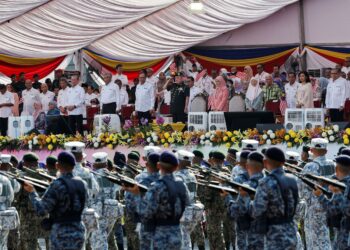 Yang di-Pertuan Agong, Sultan Ibrahim pada Sambutan Hari Kebangsaan 2024, di Dataran Putrajya, di sini semalam. – Mingguan/SHIDDIEQIIN ZON