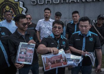 HISHAMMUDDIN Hashim bercakap ketika sidang akhbar berkenaan aduan penglibatan ahli politik Malaysia dalam sindiket pemerdagangan manusia di Ibu Pejabat SPRM di Putrajaya. - UTUSAN/FAIZ ALIF ZUBIR 

FOTO - FAIZ ALIF ZUBIR/PEMBERITA - AMREE