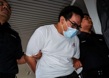 Seorang lelaki bergelar ustaz mengaku tidak bersalah dihadapan Makhamah Sesyen Ayer Keroh, Melaka atas pertuduhan melakukan amang seksual terhadap seorang kanak-kanak. - UTUSAN/SYAFEEQ AHMAD