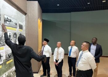 TUANKU Syed Faizuddin Putra Jamalullail berkenan mengadakan lawatan ke muzium memori Namibia sempena program Safar Ilmi MAIPs ke negara tersebut baru-baru ini. - UTUSAN