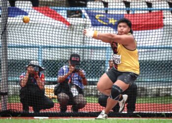 JONAH melakukan balingan dalam acara baling tukul besi lelaki di Sukma 2024.