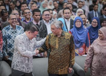 AHMAD Zahid Hamidi ketika hadir Simposium Perancangan dan Pembangunan Desa Negara Peringkat Kebangsaan Tahun 2024 di Putrajaya. -- UTUSAN/FAIZ ALIF ZUBIR