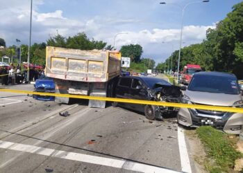 KEJADIAN kemalangan melibatkan lima buah kereta dan sebuah lori di Jalan Persiaran Negeri dekat Nilai, Seremban, baru-baru ini meragut nyawa seorang wanita.