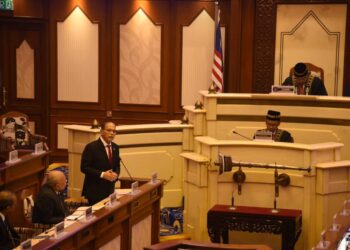 WAN Rosdy Wan Ismail menyampaikan ucapan penangguhan Sidang Dewan Undangan negeri (DUN) di Wisma Sri Pahang, Kuantan, hari ini. - UTUSAN/SHEIKH AHMAD RAZIF