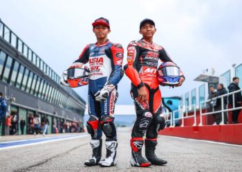 DANIAL Syahmi (kiri) dan Hakim Danish akan kembali beraksi dalam Kejuaraan Motosikal Dunia FIM JuniorGP di Litar Jerez, Sepanyol, hujung minggu ini. - Ihsan ZK Racing