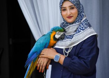 NURUL Aisya Ismail bersama burung makaw
peliharaannya, Rio.