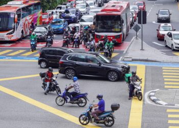 BUDAYA melanggar lampu isyarat merah harus segera dihentikan kerana membahayakan nyawa pihak lain.