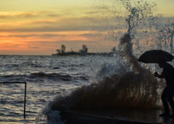 penting untuk merujuk  laporan dan ramalan kaji cuaca sebelum memulakan perjalanan. Sekiranya taburan hujan luar biasa, maka segala langkah berjaga-jaga perlu diambil.