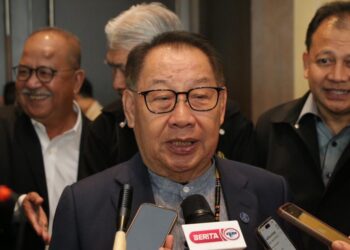 JEFFREY Kitingan semasa ditemui pada majlis menandatangani perjanjian projek usahasama Kopper, PPHT dan MKIC di SICC, Kota Kinabalu, Sabah, hari ini.