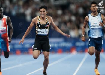 AMMAR Aiman (tengah) menamatkan larian di tempat keempat pada final 400m lelaki T20.-IHSAN MPM