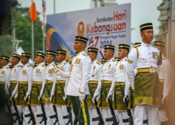 INTEGRASIKAN nilai-nilai kenegaraan dalam kurikulum di semua peringkat pendidikan terutama di peringkat sekolah dalam membentuk generasi pemimpin masa depan yang berwibawa dan beretika.