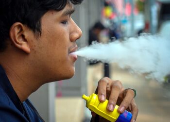 PENULARAN penggunaan dadah yang bersembunyi di sebalik produk vape ini bukan sahaja menjejaskan masa depan generasi muda, malah menimbulkan ancaman besar kepada kesihatan awam.