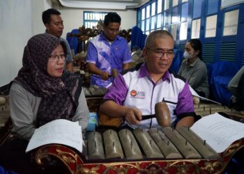 PERKUKUH hubungan dua hala antara Malaysia dan Indonesia, sambil memupuk rasa hormat dan kefahaman yang lebih mendalam terhadap kepelbagaian budaya serantau. – IHSAN PENULIS