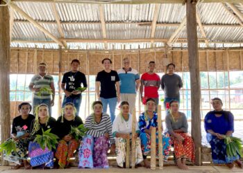 ORANG Asli sebenarnya bukan tidak suka ke sekolah tetapi isunya bagaimana pedagogi pendidikan tidak responsif terhadap budaya Orang Asli yang menyebabkan mereka berasa terasing dan kurang minat. – GAMBAR IHSAN PENULIS