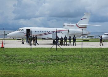 PESAWAT Dassault Falcon 900EX milik Presiden Venezuela, Nicolas Maduro dirampas di oleh pegawai penguatkuasa undang-undang AS di Fort Lauderdale, Florida.- AFP