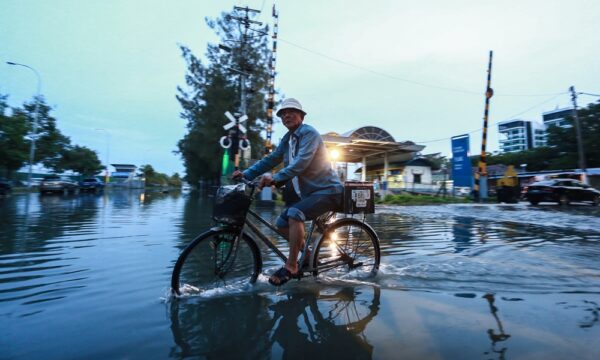 Air laut pasang besar