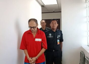 CHEE Wei Leong dijatuhi hukuman penjara setahun dan denda RM2,000 oleh Mahkamah Majistret Ipoh hari ini atas dua pertuduhan melakukan khianat dengan cara menyimbah cat di kediaman mangsa, Julai lalu.- UTUSAN