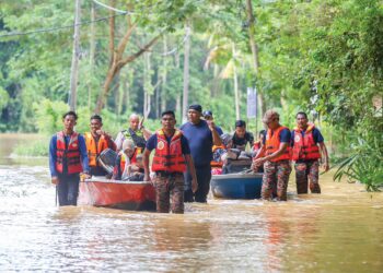 BANJIR berulang yang berlaku di beberapa daerah bukan gelombang kedua bencana itu termasuk di Kampung Bukit, Derang di Pokok Sena. – UTUSAN/ SHAHIR NOORDIN