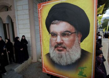 GAMBAR Hassan Nasrallah semasa pengebumian anggota Hezbollah.- AGENSI