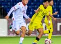 PENYERANG Bawah 19 tahun (B-19) negara, Muhammad Aiman Hakimi cuba melepasi pemain Tajikistan, Daliev Azizbek pada aksi Kumpulan E Kelayakan Piala Asia B-20 di Stadium Republican Central, Dushanbe kelmarin.-IHSAN FAM