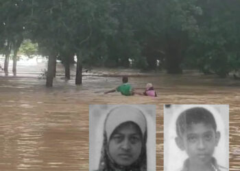 MUHAMMAD Rosman Rohadi yang lemas bersama ibunya, Salmah Mat Zain ketika banjir di Kampung Tanjung Kanan, Kuala Nerang di Padang Terap. - UTUSAN/ SHAHIR NOORDIN