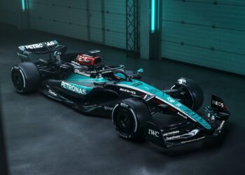 Jentera Formula Satu (F1) Mercedes, W15 tampil dengan warna menarik menjelang perlumbaan di GP Singapura.-IHSAN FB Mercedes-AMG Petronas F1 Team