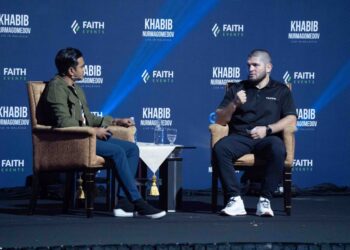 KHABIB ketika sesi soal jawab bersama peminat sempena acara 'Khabib Nurmagomedov LIVE in Malaysia 2024' di Pusat Dagangan Dunia, Kuala Lumpur hari ini.-Ihsan Faith Events