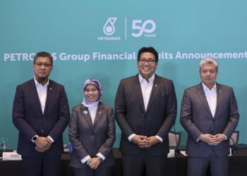 PETROLIAM Nasional Bhd (Petronas) boleh dilihat sebagai syarikat konglomerat yang sangat disegani dan terunggul di peringkat dunia dalam 50 tahun akan datang.