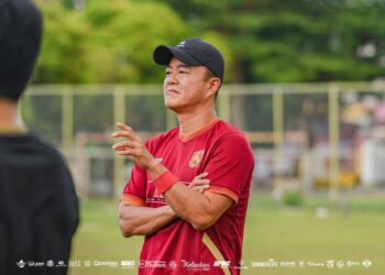 Caption:

PARK Jaehong ketika mengendalikan latihan KDN FC di Padang Perdana, Kota Bharu, Kelantan.-Ihsan KDN FC