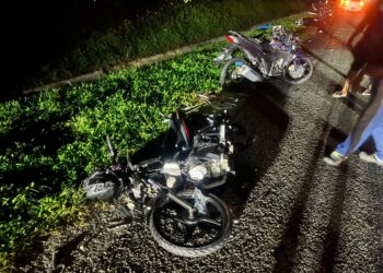 KEADAAN motosikal yang terlibat dalam kemalangan di Kilometer 88.2, Lebuhraya Utara-Selatan berhampiran Pekan Yong Peng yang menyebabkan dua penunggang motosikal maut.