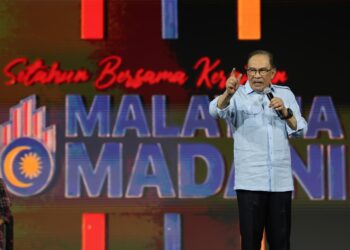 ANWAR Ibrahim berucap dalam Himpunan Keadilan: Suara Rakyat Suara Keramat, malam ini.