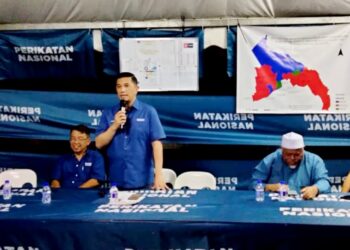 MOHAMED AZMIN Ali berucap pada ceramah kelompok di PDM Mesjid Lama, Kampung Melayu, Kluang.